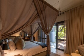 Kruger Shalati - Train on The Bridge & Garden Suites