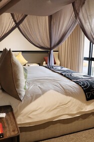 Kruger Shalati - Train on The Bridge & Garden Suites
