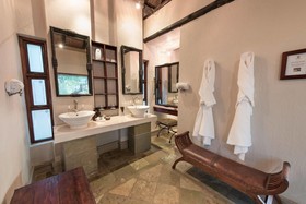 Thornybush Shumbalala Game Lodge