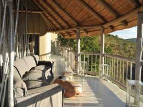 Clifftop Exclusive Safari Hideaway