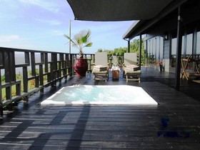 Ichibi Lakeside Lodge