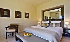 Lodge On The Lake Accommodation and Wellness Spa