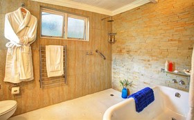 Moontide Riverside Lodge