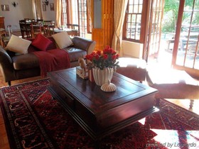 Oakhurst Hotel