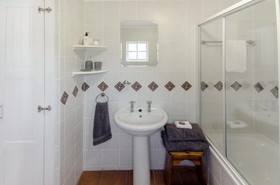 Whispering Oaks Guest House