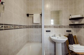 Whispering Oaks Guest House