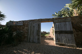 Dreamland Beach House & Studios At Supertubes