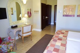 Mandyville Hotel