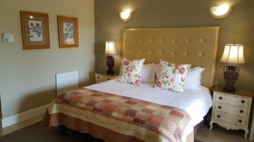 Mandyville Hotel