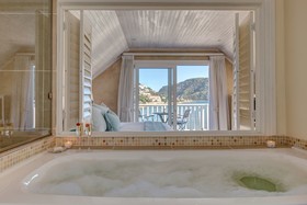 Amanzi Island Boutique Hotel