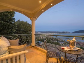 Villa Paradisa Guest House
