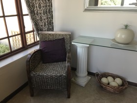 VJ's Guesthouse & Restaurant