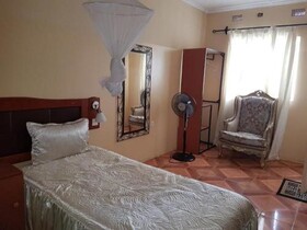 Zuus Lodge & Tours