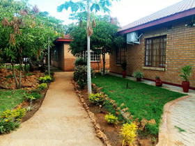 Losin Guest House