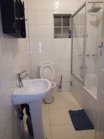 Losin Guest House