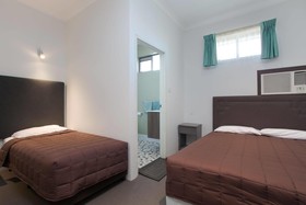 Sapphire Palms Motel