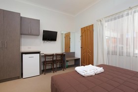 Sapphire Palms Motel