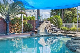 Sapphire Palms Motel