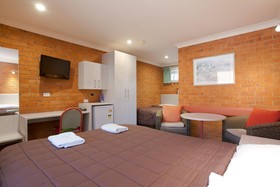 Sapphire Palms Motel