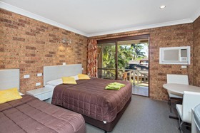 Sapphire Palms Motel