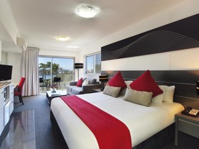 Oaks Metropole Hotel