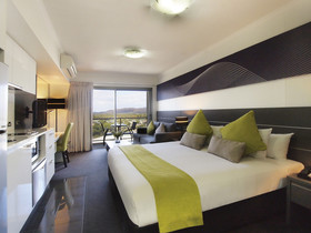 Oaks Metropole Hotel