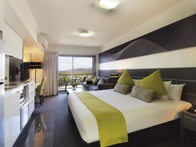 Oaks Metropole Hotel