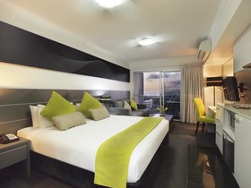 Oaks Metropole Hotel