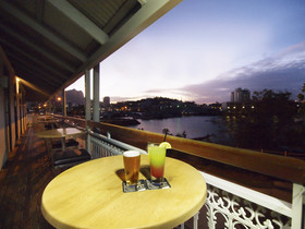 Oaks Metropole Hotel