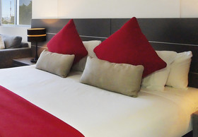 Oaks Metropole Hotel