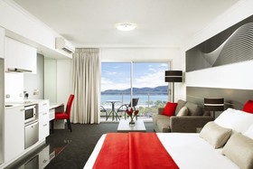 Oaks Metropole Hotel