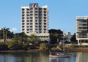 Oaks Metropole Hotel