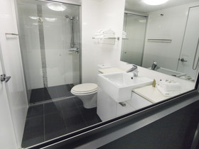 Oaks Metropole Hotel