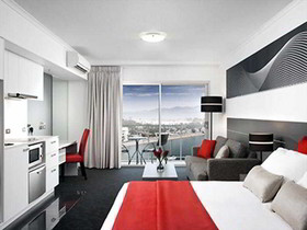 Oaks Metropole Hotel