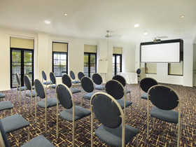 Oaks Metropole Hotel