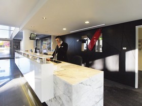Oaks Metropole Hotel