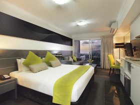 Oaks Metropole Hotel