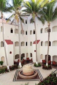Oaks Metropole Hotel
