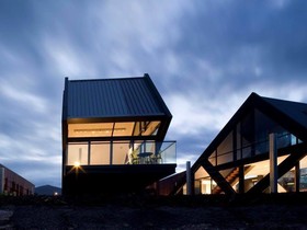 Mona Pavilions