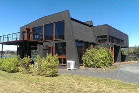 Amazing Unique Five-Star Waterfront Retreat