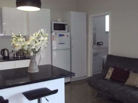 Avenue House