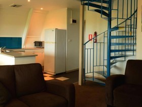 Island Breeze Motel