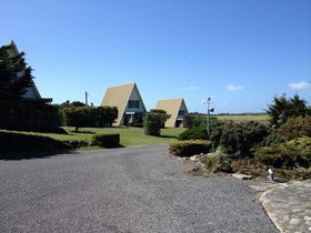 Island Breeze Motel