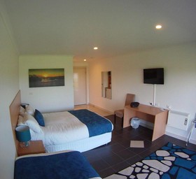 Island Breeze Motel