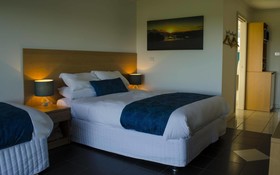 Island Breeze Motel