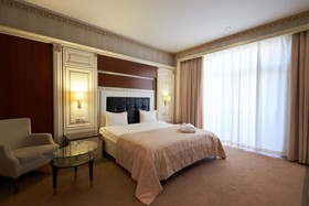Boulevard Side Hotel