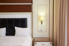 Boulevard Side Hotel