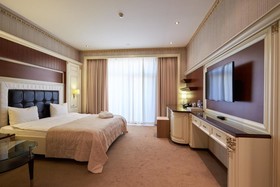 Boulevard Side Hotel