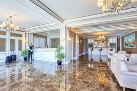 Boulevard Side Hotel