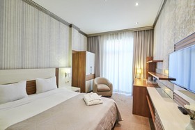 Boulevard Side Hotel